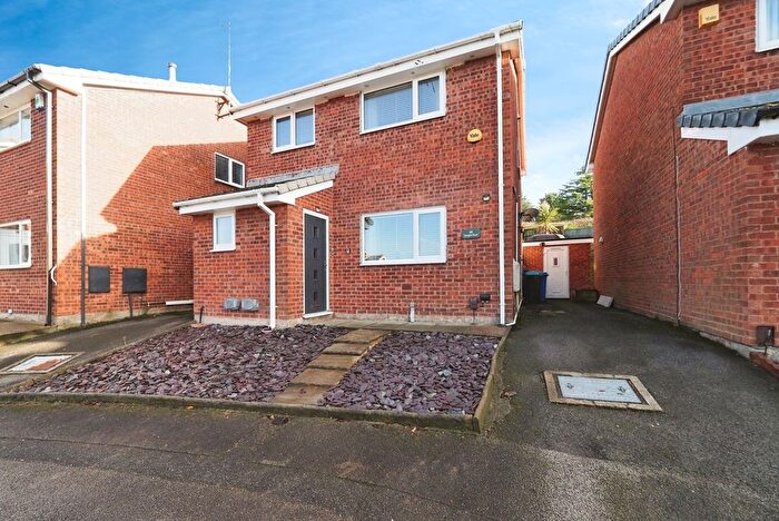 4 Bedroom Link Detached House For Sale In Douglas Road, Forest Town, Mansfield, Nottinghamshire, NG19