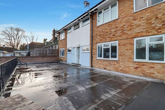 2 Bedroom Flat To Rent In Kingston Road, Epsom, KT19