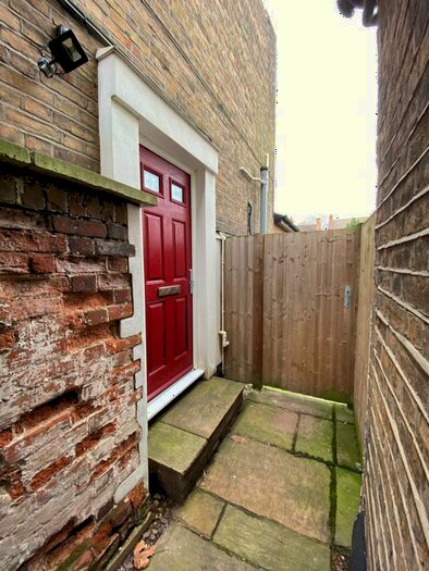 1 Bedroom Flat To Rent In Moulsham Street, Chelmsford, CM2