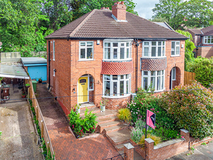 3 Bedroom Semi Detached House For Sale In Coppice Way, Leeds, LS8