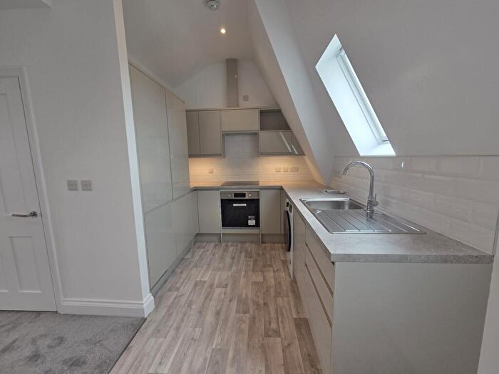 2 Bedroom Flat To Rent In Colston Road, East Sheen, SW14