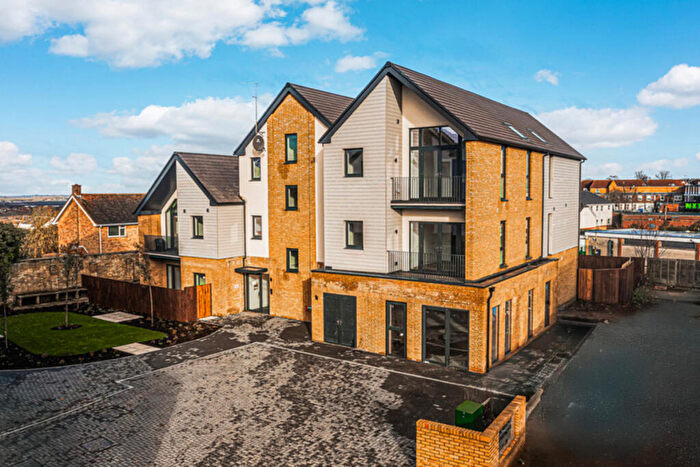 2 Bedroom Flat To Rent In High Street, Rayleigh, SS6