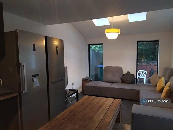 6 Bedroom Semi-Detached House To Rent In Queensland Avenue, Coventry, CV5