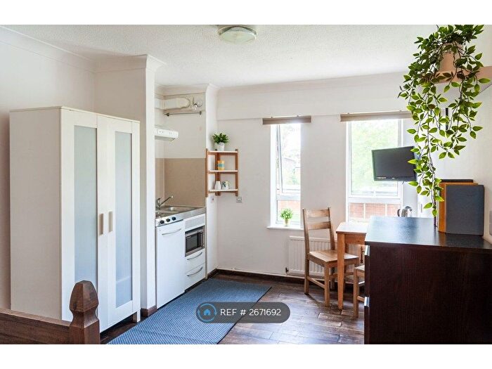 Studio To Rent In Mapesbury Lodge, London, NW2