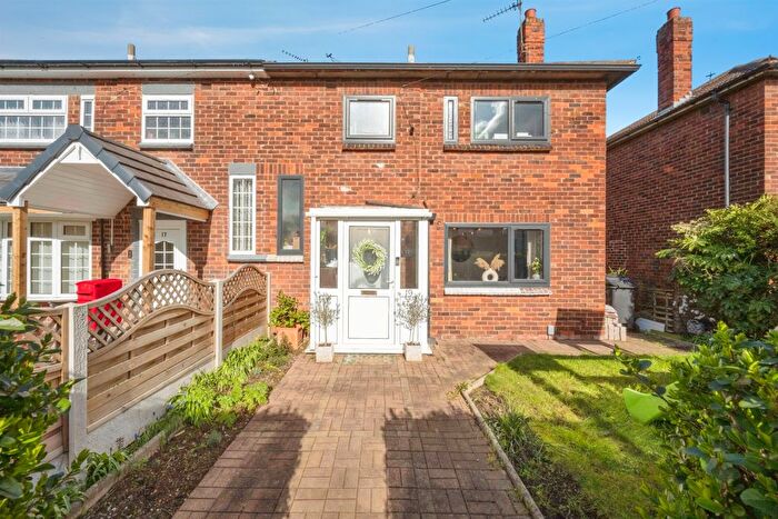 3 Bedroom Semi Detached House For Sale In Springcroft Drive, Scawthorpe, Doncaster, DN5