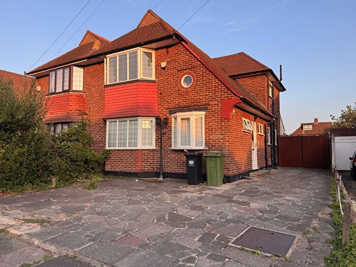 3 Bedroom Semi Detached House For Sale In Woodham Road, London, SE6