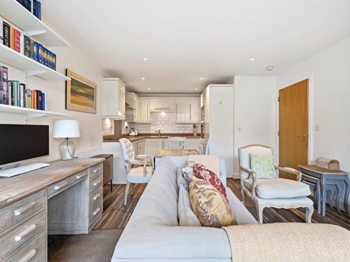 2 Bedroom Flat For Sale In Basin Approach, London, E16