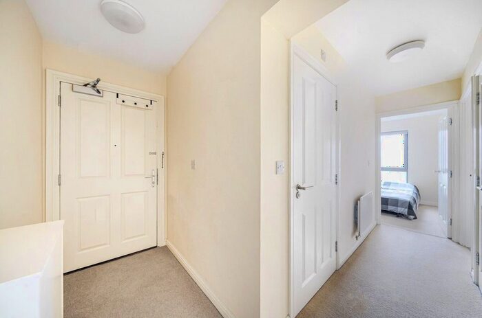 2 Bedroom Flat For Sale In Raven Close, Watford, Hertfordshire, WD18