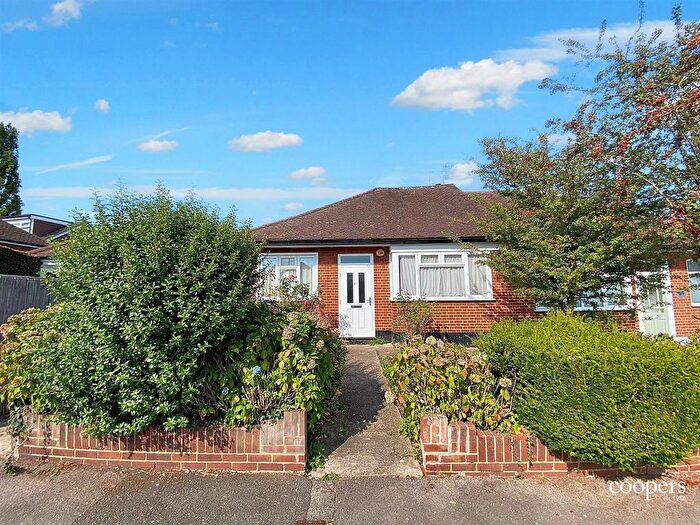 2 Bedroom Semi-Detached Bungalow To Rent In Herlwyn Avenue, Ruislip, HA4