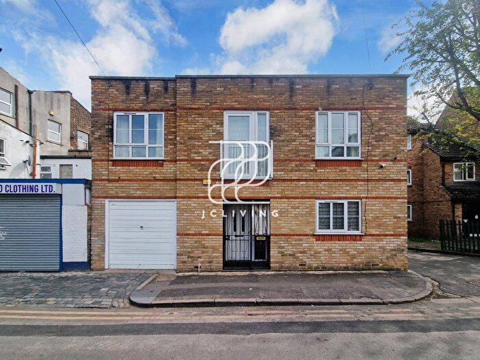 4 Bedroom Terraced House To Rent In Sout Tottenham, London, N15