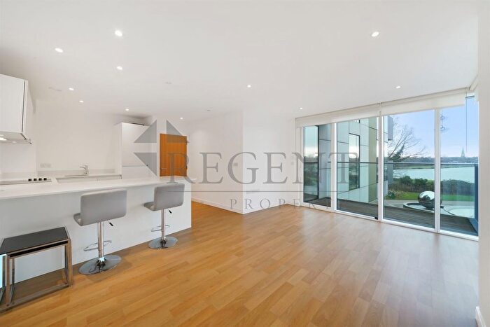 2 Bedroom Flat To Rent In Riverside Apartments, Goodchild Rd, N4