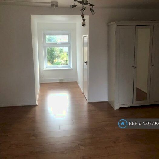 3 Bedroom Flat To Rent In Leyton, London, E10