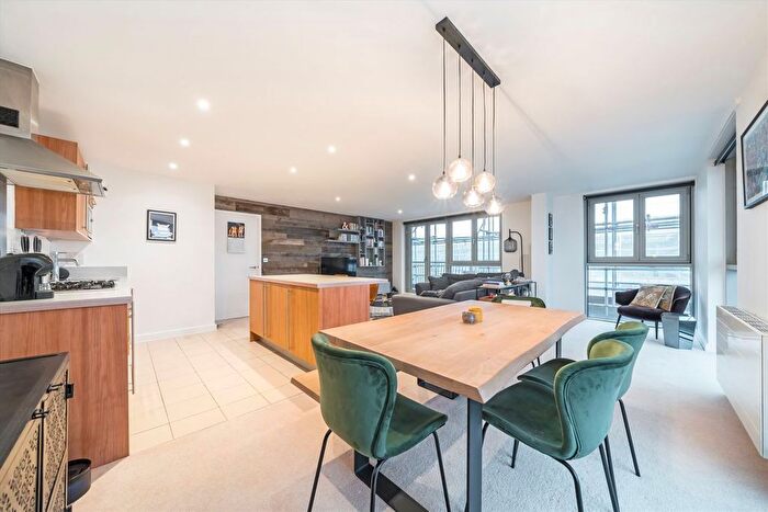 2 Bedroom Flat For Sale In Buckler Court, Lower Holloway, N7