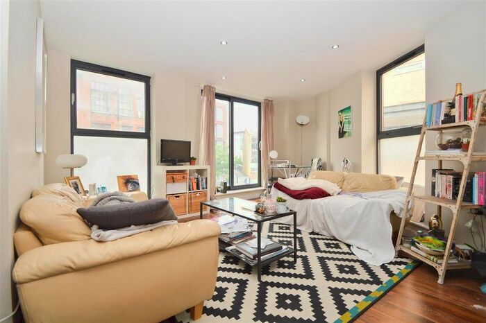 3 Bedroom Flat To Rent In Richmond Road, London Fields, E8