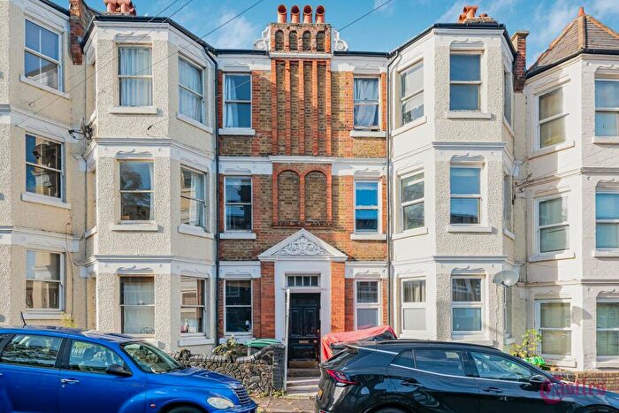 2 Bedroom Flat For Sale In Birkbeck Mansions, Birkbeck Road, N8