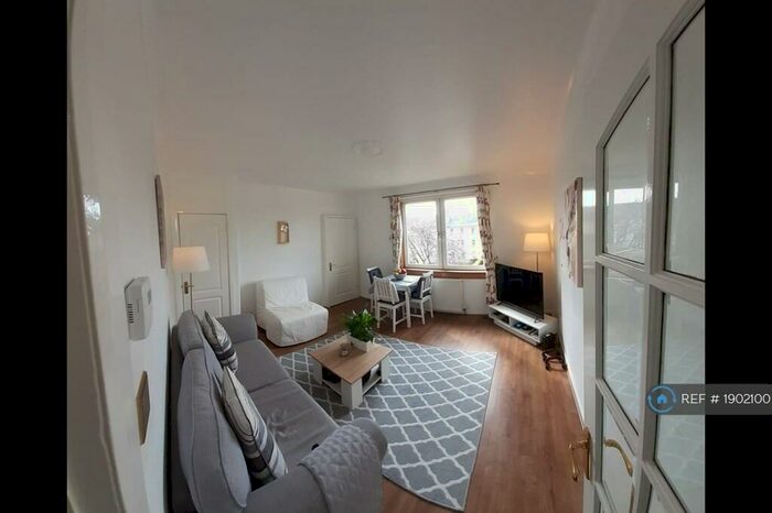 2 Bedroom Flat To Rent In Sleigh Drive, Edinburgh, EH7