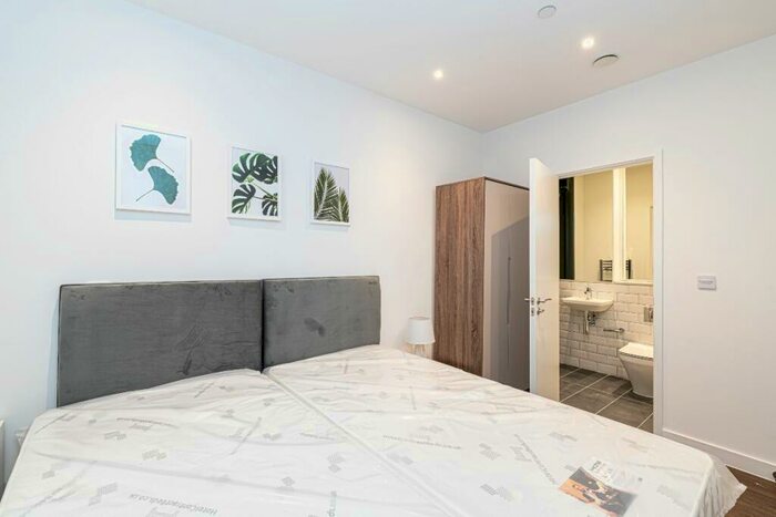 2 Bedroom Apartment To Rent In Flat, Printing Press House, School Street, M4