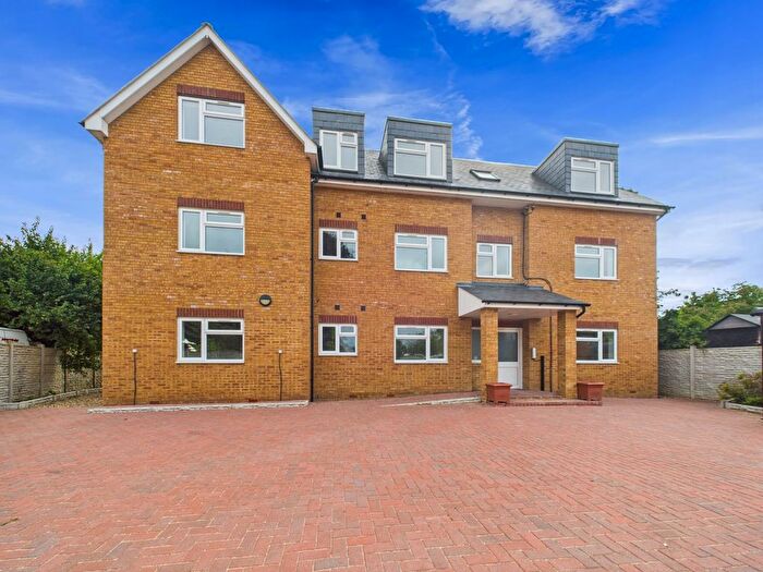 2 Bedroom Flat For Sale In Shelson Avenue, Feltham, Middlesex, TW13