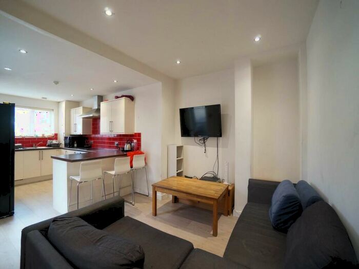 5 Bedroom House To Rent In Well Street, Bangor, LL57