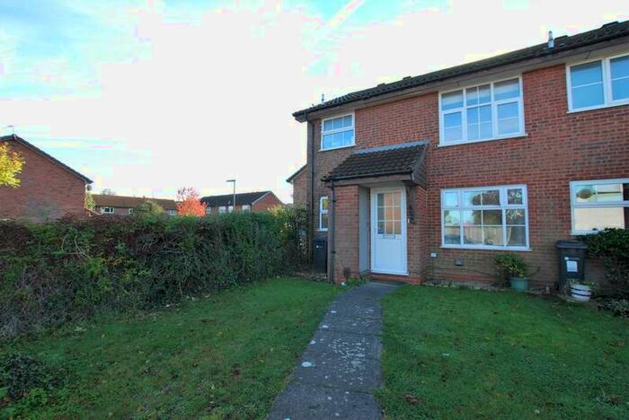 1 Bedroom Maisonette Flat To Rent In Somertons Close, GU2