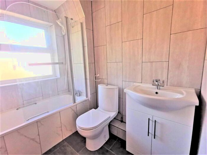 4 Bedroom Property To Rent In Ascot Gardens, Enfield, EN3