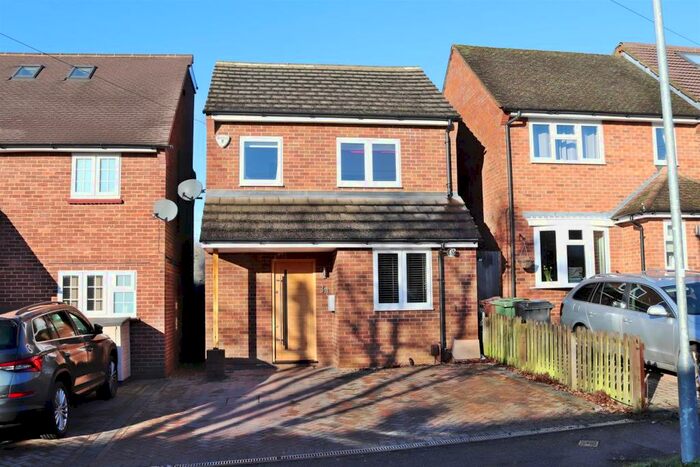 3 Bedroom Detached House For Sale In Lawrance Road, St. Albans, AL3