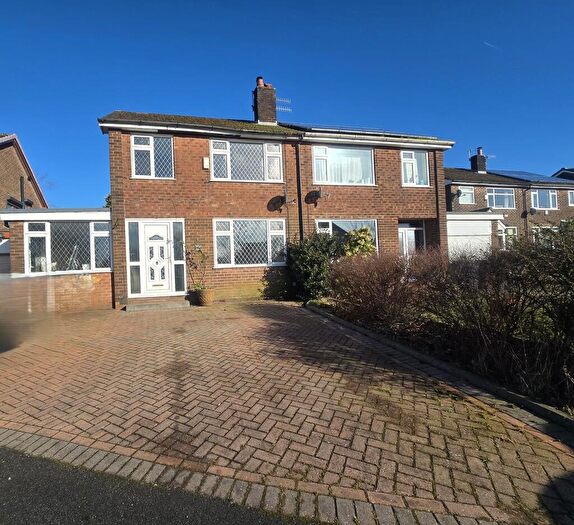 3 Bedroom Semi-Detached House To Rent In Pear Tree Close, Hadfield, SK13