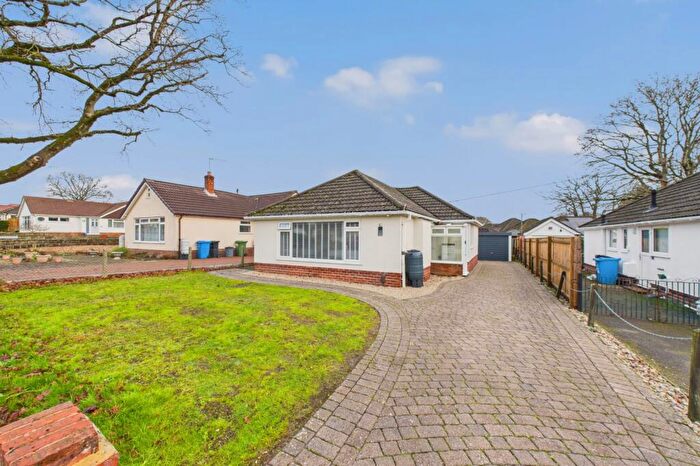 3 Bedroom Bungalow For Sale In Keighley Avenue, Broadstone, Dorset, BH18
