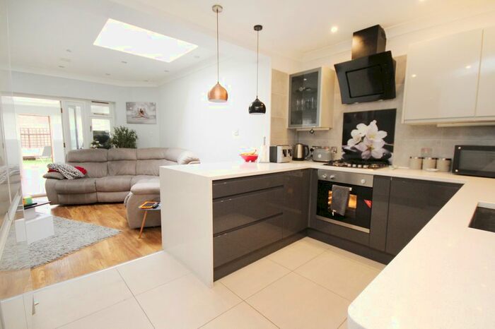 4 Bedroom Terraced House To Rent In Magna Road, Englefield Green, Egham, TW20