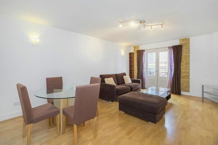2 Bedroom Flat To Rent In Lion Court, Shand Street, London, SE1