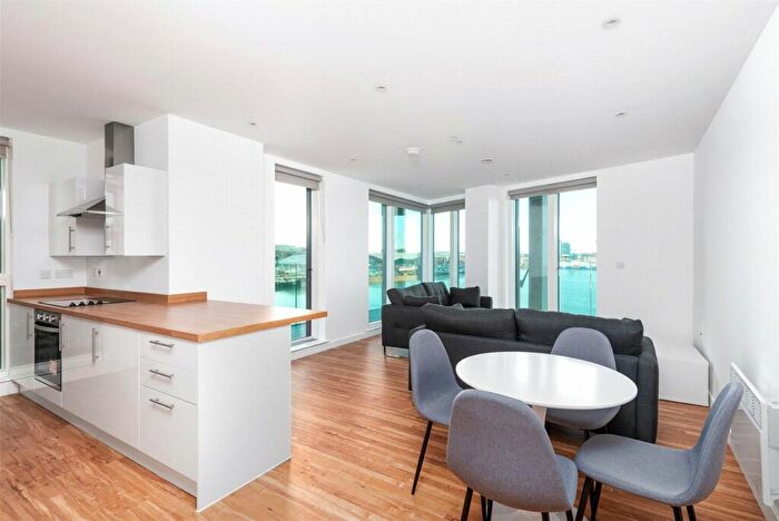 3 Bedroom Flat For Sale In Chatham Waters, North House, Gillingham Gate Road, Gillingham, ME4
