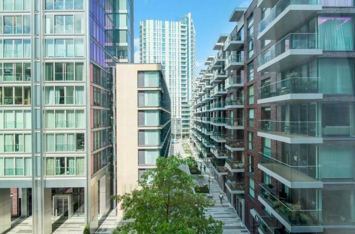 Flat To Rent In Goodman's Fields, Piazza Walk, Aldgate, London, E1