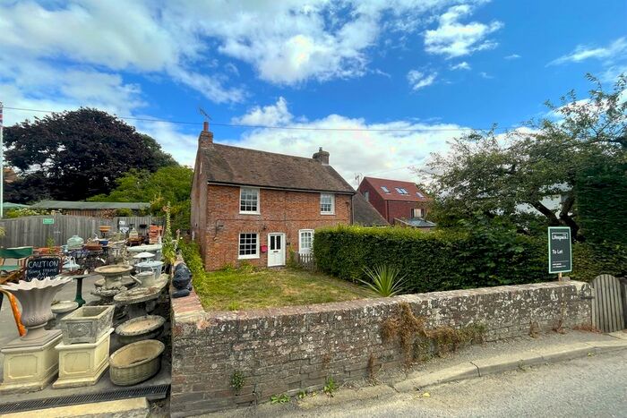 2 Bedroom Property To Rent In The Street, Ashford, TN26