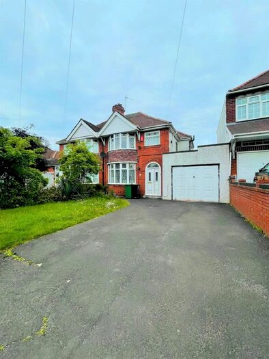 3 Bedroom Semi-Detached House To Rent In The Broadway, Dudley, DY1