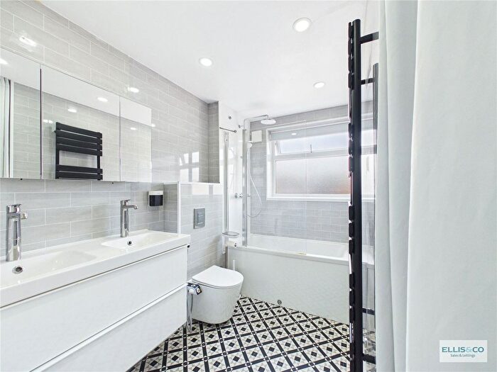 2 Bedroom Flat To Rent In Chichester Court, Honeypot Lane, Stanmore, HA7