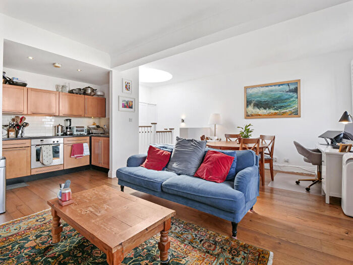 2 Bedroom Flat To Rent In St Gabriels Manor, Camberwell, SE5