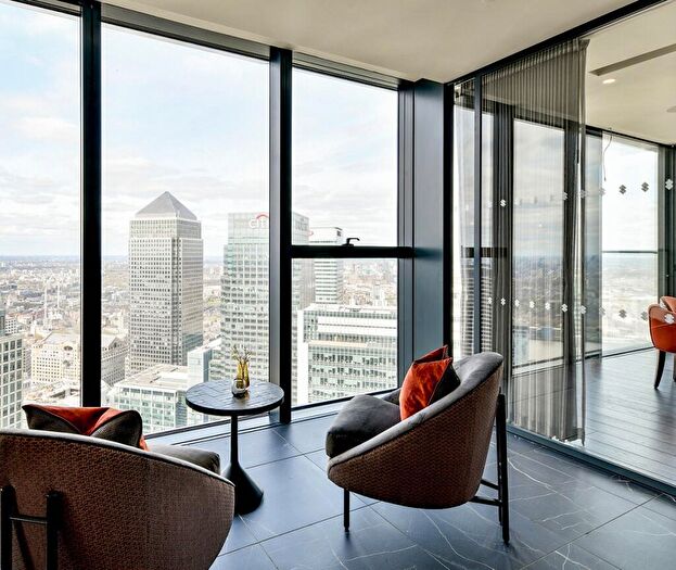 2 Bedroom Flat For Sale In Hampton Tower, Marsh Wall, London, E14