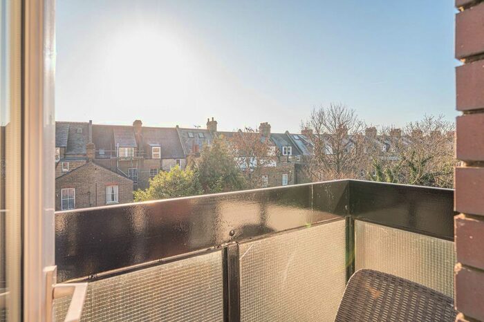 3 Bedroom Flat To Rent In Dyne Road, Brondesbury, London, NW6