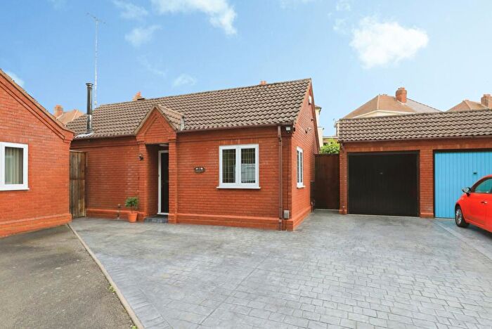 2 Bedroom Detached House For Sale In Waterways Gardens, Stourbridge, West Midlands, DY8