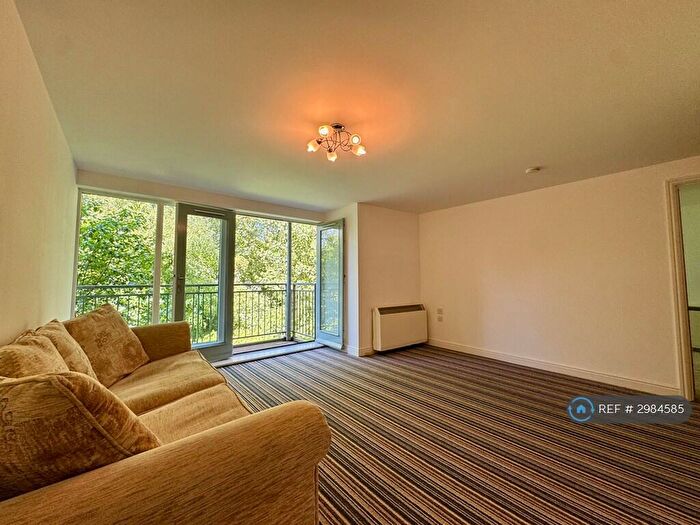 3 Bedroom Flat To Rent In Bingley Court, Canterbury, CT1