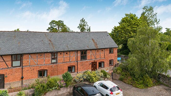 4 Bedroom Barn Conversion For Sale In Merryhill Park, Hereford, Herefordshire, HR2