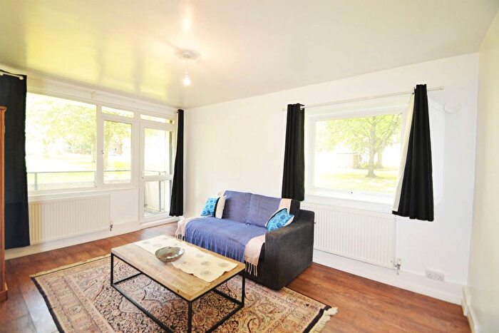 3 Bedroom Flat To Rent In Catherall Road, London, N5