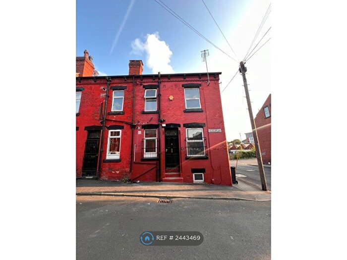 2 Bedroom End Of Terrace House To Rent In Harold Place, Leeds, LS6