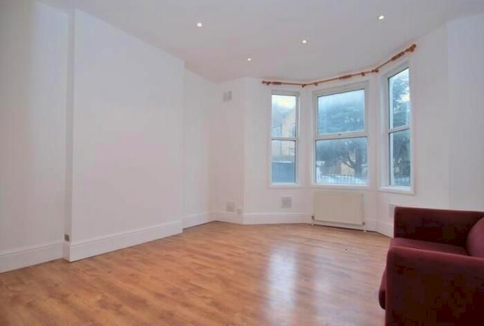 3 Bedroom Flat To Rent In Station Road, London, NW10