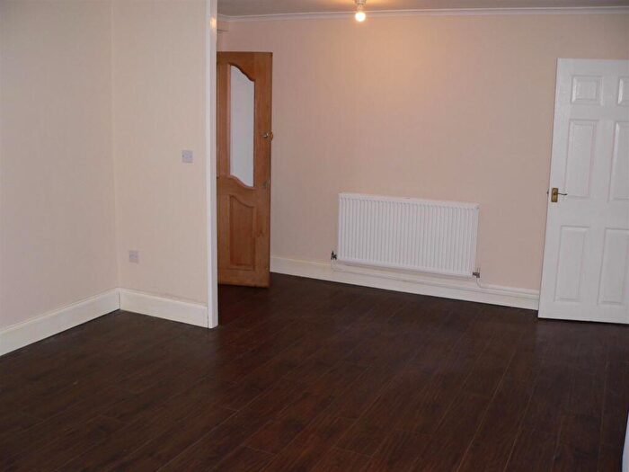 3 Bedroom Terraced House To Rent In Piggotts Croft, Birmingham, B37