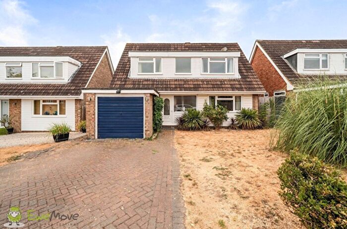 3 Bedroom Detached House For Sale In Springfield Road, Pamber Heath, Tadley, Hampshire, RG26
