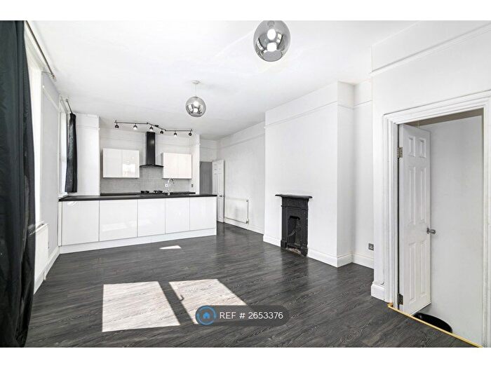 2 Bedroom Flat To Rent In Albert Road, London, E10