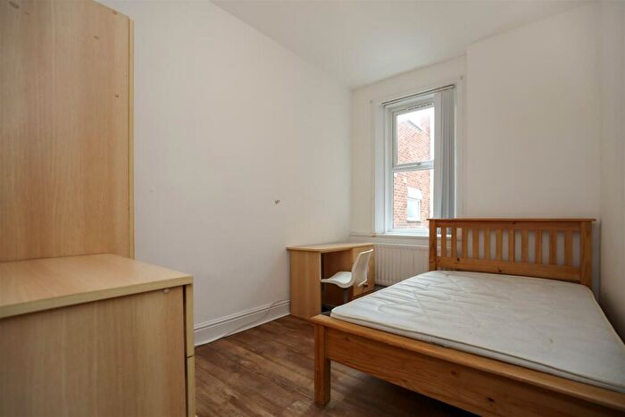 3 Bedroom Flat To Rent In (£pppw) Warwick Street, Heaton, NE6