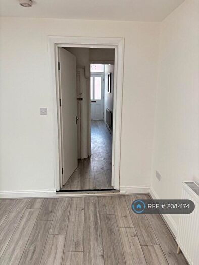1 Bedroom Flat To Rent In Lea Bridge Road, London, E5