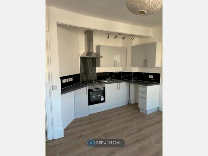 2 Bedroom Flat To Rent In Graham, London, E8